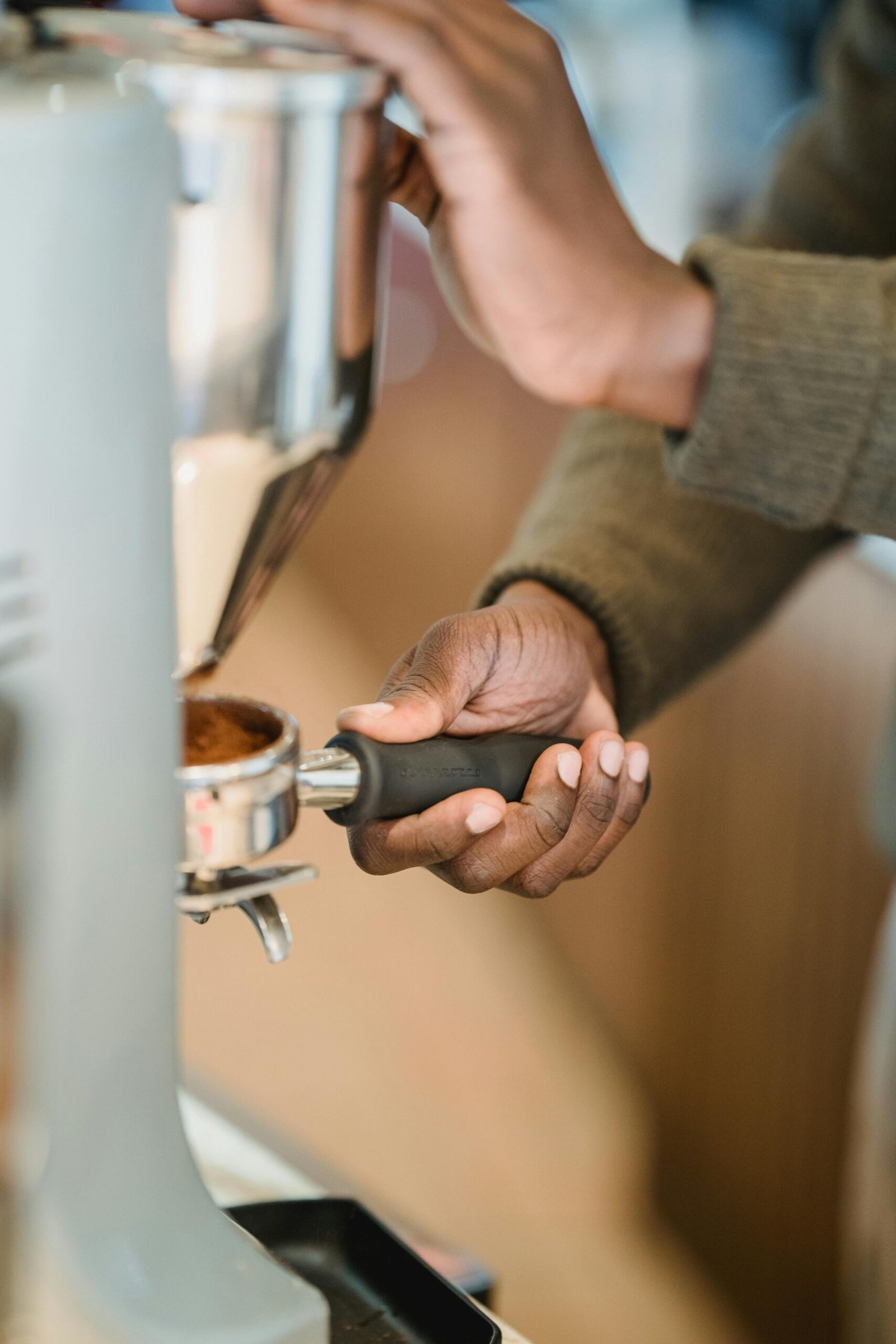 pexels-mizunokozuki-13735863